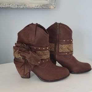 👢Gold beaded brown booties